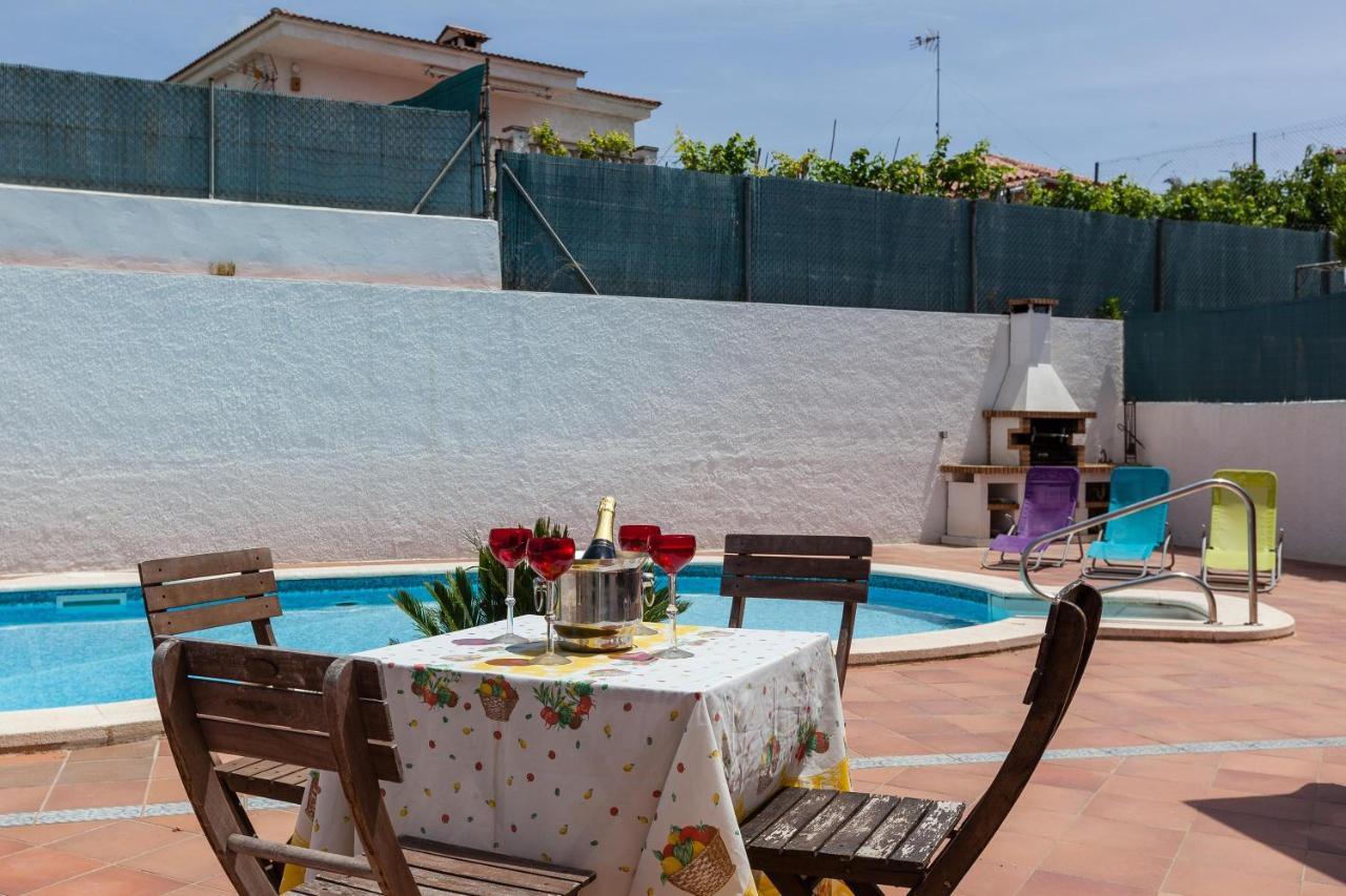 Villa Lilia Vilanova i la Geltrú Exterior photo
